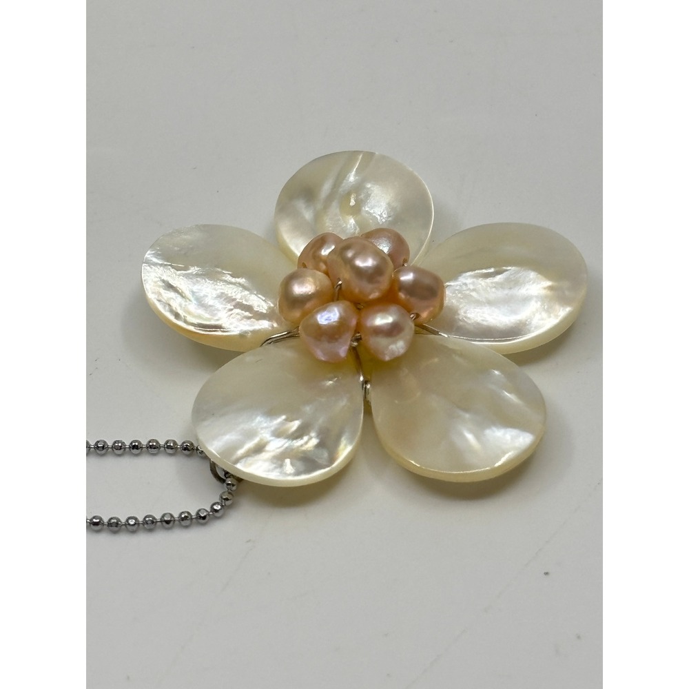 Mother of Pearl Shell Flower Pendant Necklace Pink Freshwater Pearl 18KGP 18in - Picture 5 of 9